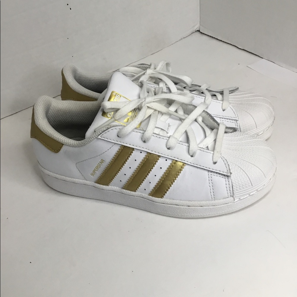 Adidas Superstar Sneakers big kid size 3